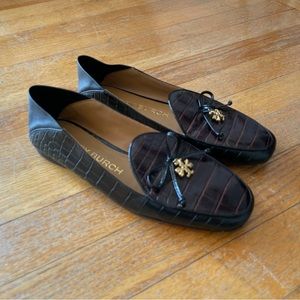 Tory Burch Logo Charm Flat Loafer Size 6.5 Brown Leather